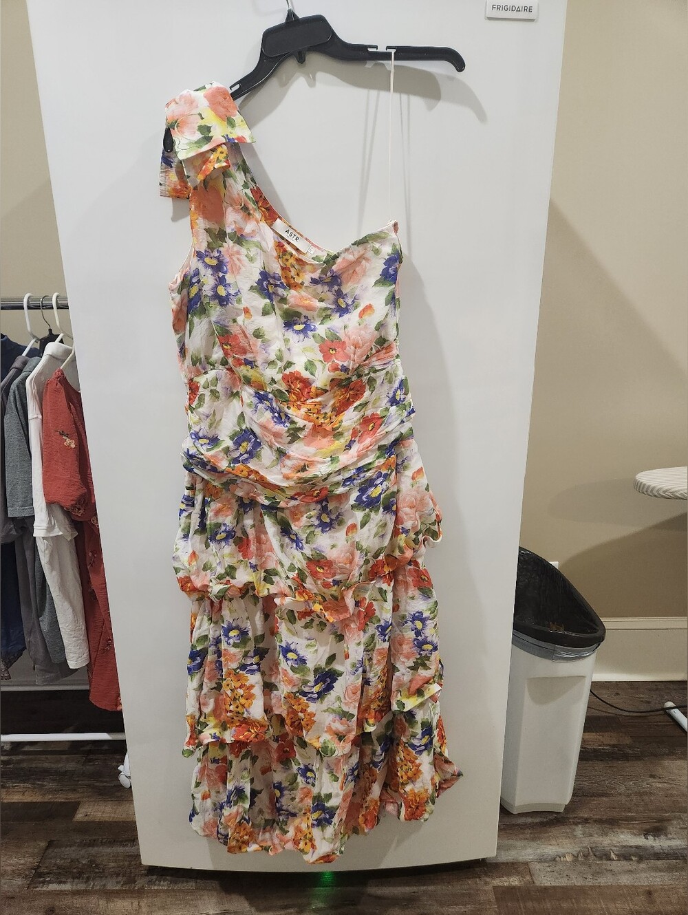 Astr One-Shoulder Floral Ruffle Midi Dress - White Multi